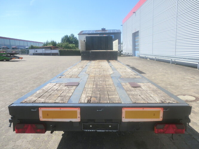Schwarzmüller STP 3/ZV-N STP 3/ZV-N, 3-Achse nachlaufgelenkt, mit 6x Twist Lock - סמיטריילר עם מטען נמוך: תמונה 4 Schwarzmüller STP 3/ZV-N STP 3/ZV-N, 3-Achse nachlaufgelenkt, mit 6x Twist Lock - סמיטריילר עם מטען נמוך: תמונה 4