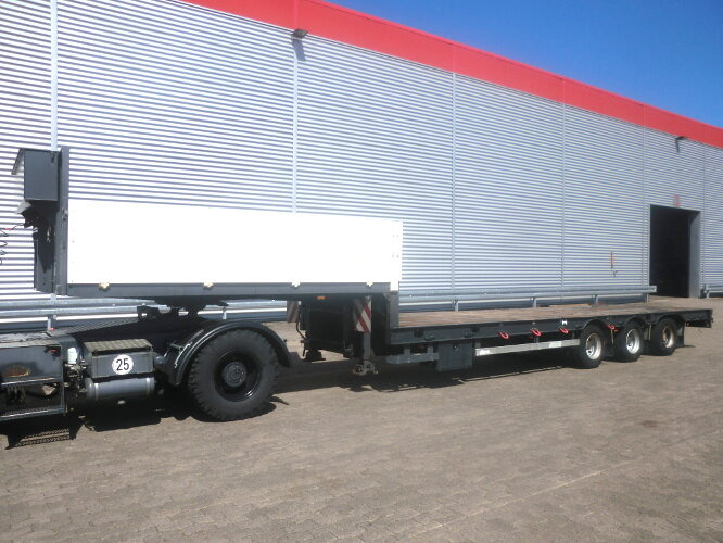 Schwarzmüller STP 3/ZV-N STP 3/ZV-N, 3-Achse nachlaufgelenkt, mit 6x Twist Lock - סמיטריילר עם מטען נמוך: תמונה 1 Schwarzmüller STP 3/ZV-N STP 3/ZV-N, 3-Achse nachlaufgelenkt, mit 6x Twist Lock - סמיטריילר עם מטען נמוך: תמונה 1