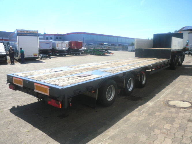 Schwarzmüller STP 3/ZV-N STP 3/ZV-N, 3-Achse nachlaufgelenkt, mit 6x Twist Lock - סמיטריילר עם מטען נמוך: תמונה 5 Schwarzmüller STP 3/ZV-N STP 3/ZV-N, 3-Achse nachlaufgelenkt, mit 6x Twist Lock - סמיטריילר עם מטען נמוך: תמונה 5