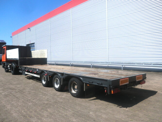 Schwarzmüller STP 3/ZV-N STP 3/ZV-N, 3-Achse nachlaufgelenkt, mit 6x Twist Lock - סמיטריילר עם מטען נמוך: תמונה 3 Schwarzmüller STP 3/ZV-N STP 3/ZV-N, 3-Achse nachlaufgelenkt, mit 6x Twist Lock - סמיטריילר עם מטען נמוך: תמונה 3