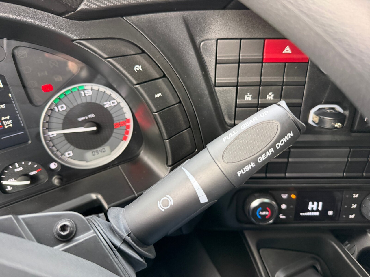 T-Way AT410T51/58 8x4 T-Way AT410T51/58 8x4, Retarder, Nebenantrieb, 4x VORHANDEN! - יחידת טרקטור: תמונה 5 T-Way AT410T51/58 8x4 T-Way AT410T51/58 8x4, Retarder, Nebenantrieb, 4x VORHANDEN! - יחידת טרקטור: תמונה 5