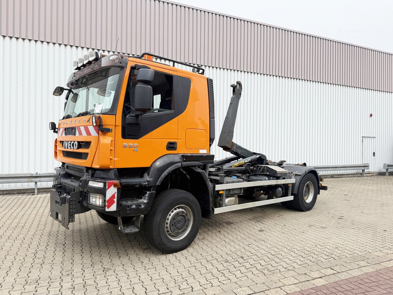 Trakker AT190T33W/P 4x4 Trakker AT190T33W/P 4x4, Winterdienstausstattung - משאית הרמת וו: תמונה 1 Trakker AT190T33W/P 4x4 Trakker AT190T33W/P 4x4, Winterdienstausstattung - משאית הרמת וו: תמונה 1