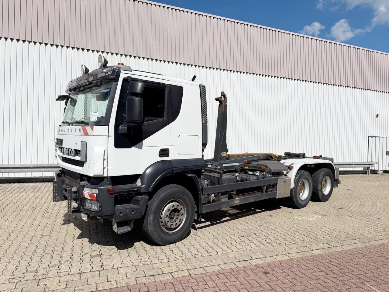 Trakker AT380T45/P 6x4 Trakker AT380T45/P 6x4, EEV - משאית הרמת וו: תמונה 1 Trakker AT380T45/P 6x4 Trakker AT380T45/P 6x4, EEV - משאית הרמת וו: תמונה 1