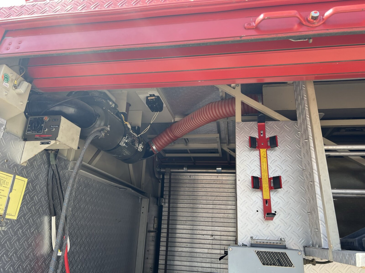 Unimog U 1300 L 435/11 4x4 U 1300 L 435/11 4x4, -Feuerwehr - משאית אש: תמונה 5 Unimog U 1300 L 435/11 4x4 U 1300 L 435/11 4x4, -Feuerwehr - משאית אש: תמונה 5