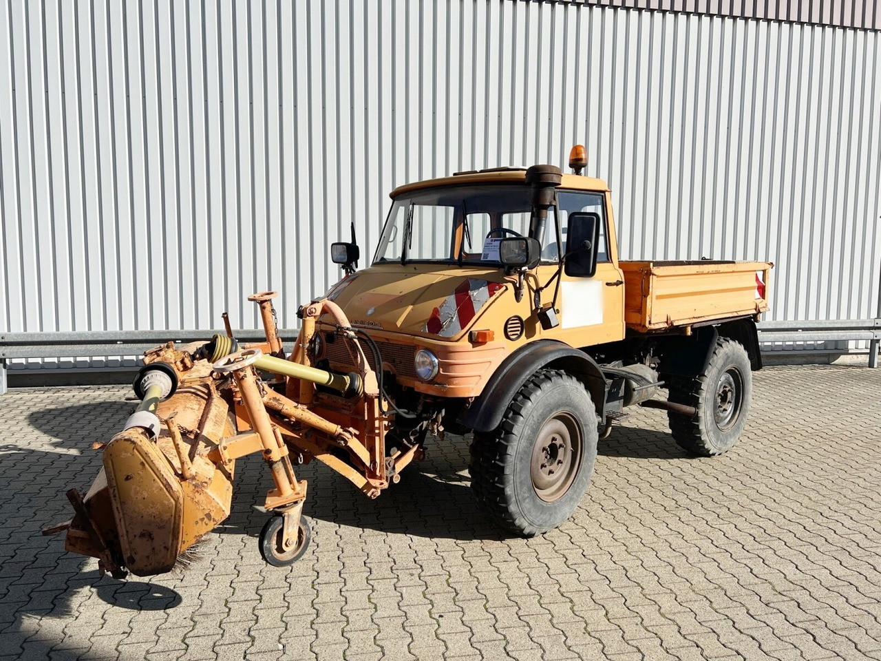 Unimog U84 406 4x4 U84 406 4x4, Kommunalhydraulik, Zapfwelle vorn & hinten, EX-Kommune - מזהיר, כלי רכב עירוני/ מיוחד: תמונה 1 Unimog U84 406 4x4 U84 406 4x4, Kommunalhydraulik, Zapfwelle vorn & hinten, EX-Kommune - מזהיר, כלי רכב עירוני/ מיוחד: תמונה 1