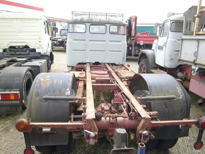 V5 4x2 Saurer V5 4x2 - משאית עם שלדת תא: תמונה 4 V5 4x2 Saurer V5 4x2 - משאית עם שלדת תא: תמונה 4
