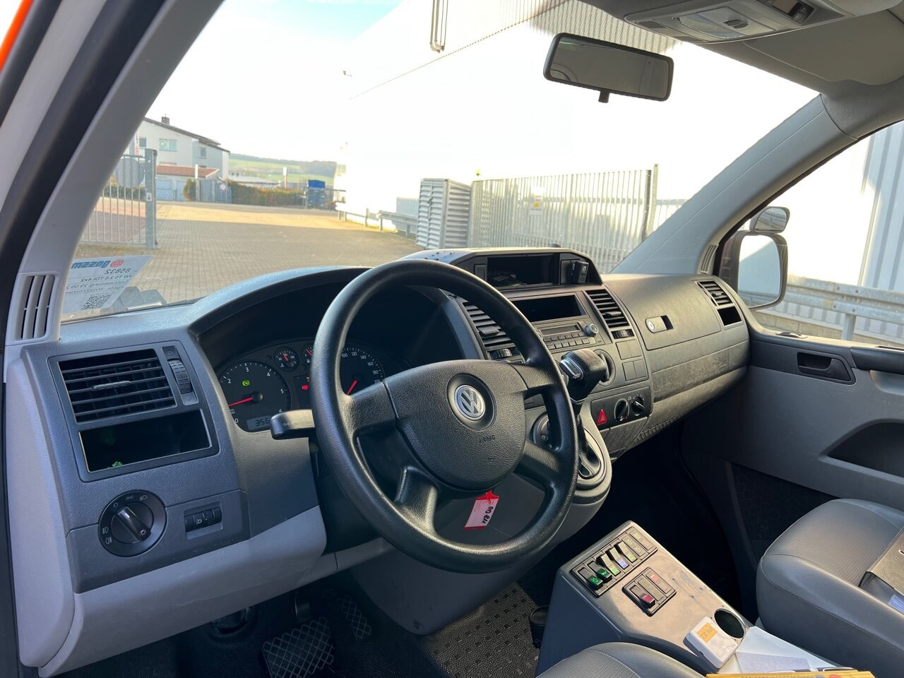 Volkswagen T5 2.5 TDI 4x2 T5 2.5 TDI 4x2, Krankenwagen - אמבולנס: תמונה 5 Volkswagen T5 2.5 TDI 4x2 T5 2.5 TDI 4x2, Krankenwagen - אמבולנס: תמונה 5