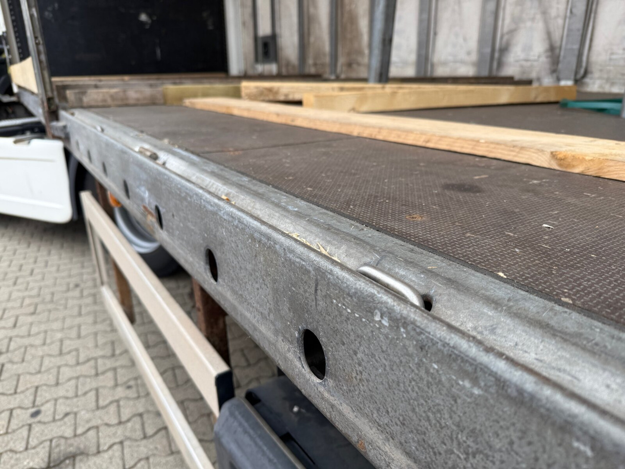 WEB Trailer LPRS 18 WEB Trailer LPRS 18, Liftachse, Zwangslenkung, Edscha, Stapleraufnahme - סמיטריילר צד נופל/ שטוח: תמונה 2 WEB Trailer LPRS 18 WEB Trailer LPRS 18, Liftachse, Zwangslenkung, Edscha, Stapleraufnahme - סמיטריילר צד נופל/ שטוח: תמונה 2