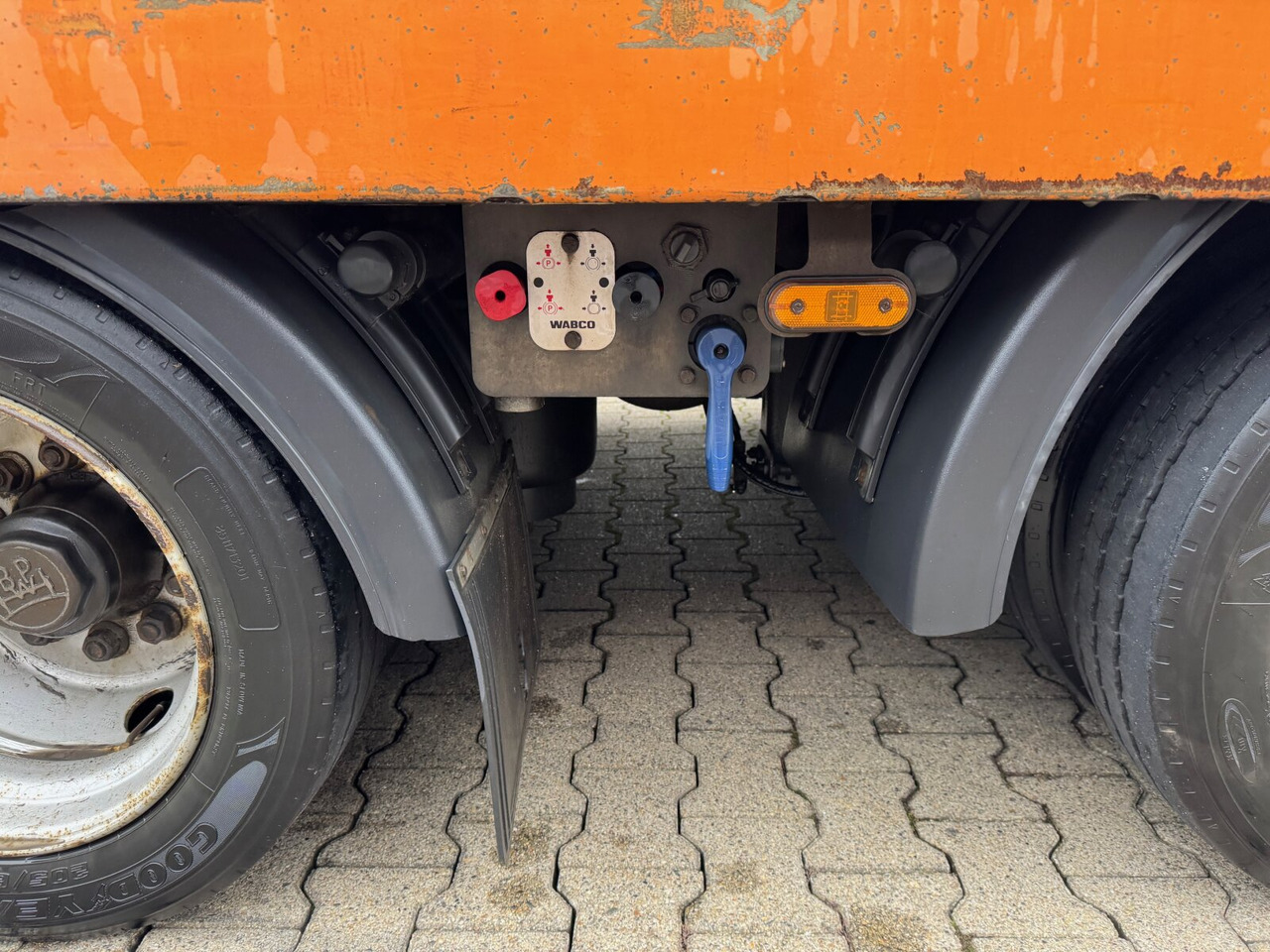ZHP 24-32 RUFA ZHP 24-32, TwistLock-Verriegelungen, Verzinkt - קרון נגרר צד נופל/ שטוח: תמונה 2 ZHP 24-32 RUFA ZHP 24-32, TwistLock-Verriegelungen, Verzinkt - קרון נגרר צד נופל/ שטוח: תמונה 2