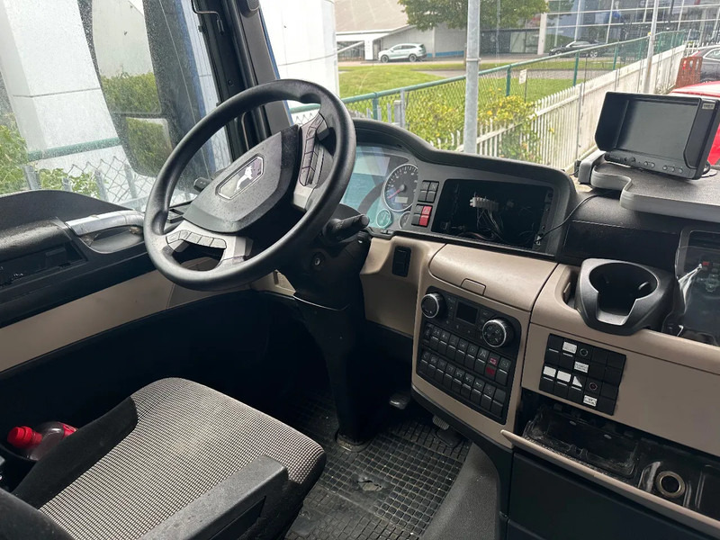MAN TGX TGX 26 460 + 6X2 + LIFT + DAMAGED ENGINE - משאית תיבה: תמונה 5 MAN TGX TGX 26 460 + 6X2 + LIFT + DAMAGED ENGINE - משאית תיבה: תמונה 5