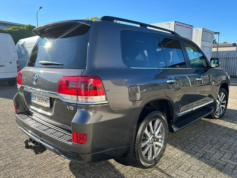 Toyota Land Cruiser V8 LAND CRUISER 200 V8 + CAMERA 360 + FRIDGE + DIESEL + ONLY EXPORT - SUV: תמונה 5 Toyota Land Cruiser V8 LAND CRUISER 200 V8 + CAMERA 360 + FRIDGE + DIESEL + ONLY EXPORT - SUV: תמונה 5