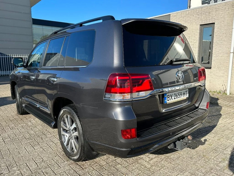Toyota Land Cruiser V8 LAND CRUISER 200 V8 + CAMERA 360 + FRIDGE + DIESEL + ONLY EXPORT - SUV: תמונה 3 Toyota Land Cruiser V8 LAND CRUISER 200 V8 + CAMERA 360 + FRIDGE + DIESEL + ONLY EXPORT - SUV: תמונה 3