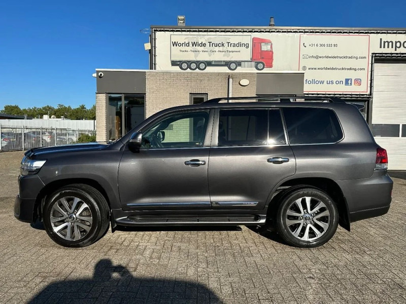 Toyota Land Cruiser V8 LAND CRUISER 200 V8 + CAMERA 360 + FRIDGE + DIESEL + ONLY EXPORT - SUV: תמונה 2 Toyota Land Cruiser V8 LAND CRUISER 200 V8 + CAMERA 360 + FRIDGE + DIESEL + ONLY EXPORT - SUV: תמונה 2