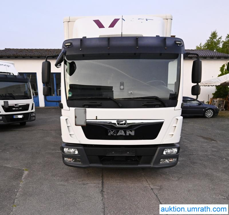 MAN (V181) MAN TGL 12.250 4x2 L/BL Koffer Ladebordwand Klimaautomatik NAVI Luftfederung Automatikgetriebe EURO 6 - משאית תיבה: תמונה 3 MAN (V181) MAN TGL 12.250 4x2 L/BL Koffer Ladebordwand Klimaautomatik NAVI Luftfederung Automatikgetriebe EURO 6 - משאית תיבה: תמונה 3