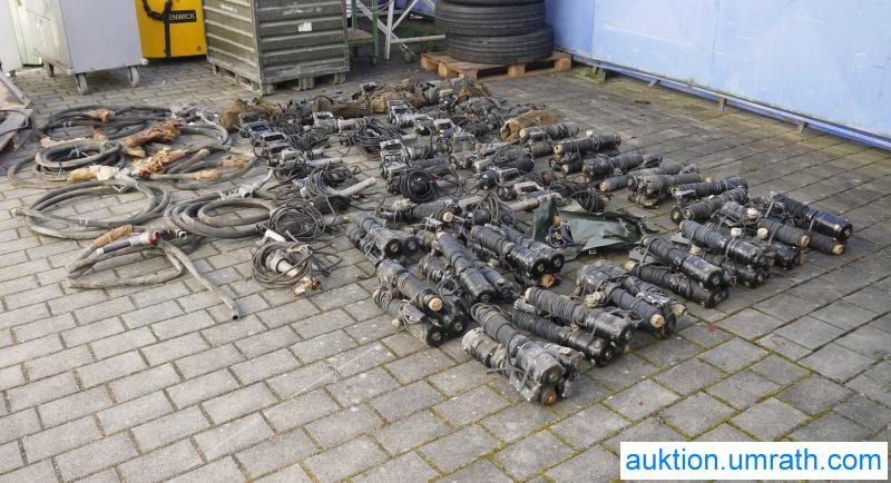 NVA / Russische Armee Fasspumpen MBI-3A 12 bis 24 Volt 90 Stück Rarität für / - Sammler - כלי/ ציוד: תמונה 1 NVA / Russische Armee Fasspumpen MBI-3A 12 bis 24 Volt 90 Stück Rarität für / - Sammler - כלי/ ציוד: תמונה 1