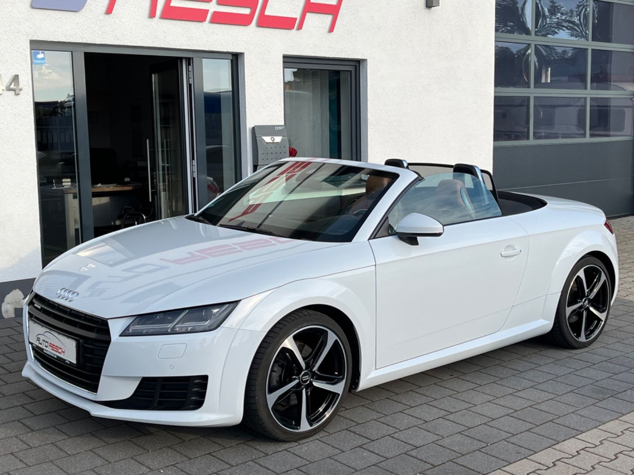 Audi TT Roadster 2.0 TFSI quattro - מכונית: תמונה 2 Audi TT Roadster 2.0 TFSI quattro - מכונית: תמונה 2