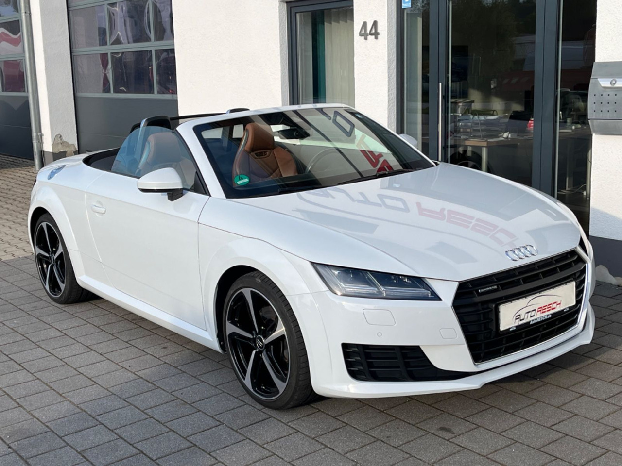 Audi TT Roadster 2.0 TFSI quattro - מכונית: תמונה 4 Audi TT Roadster 2.0 TFSI quattro - מכונית: תמונה 4