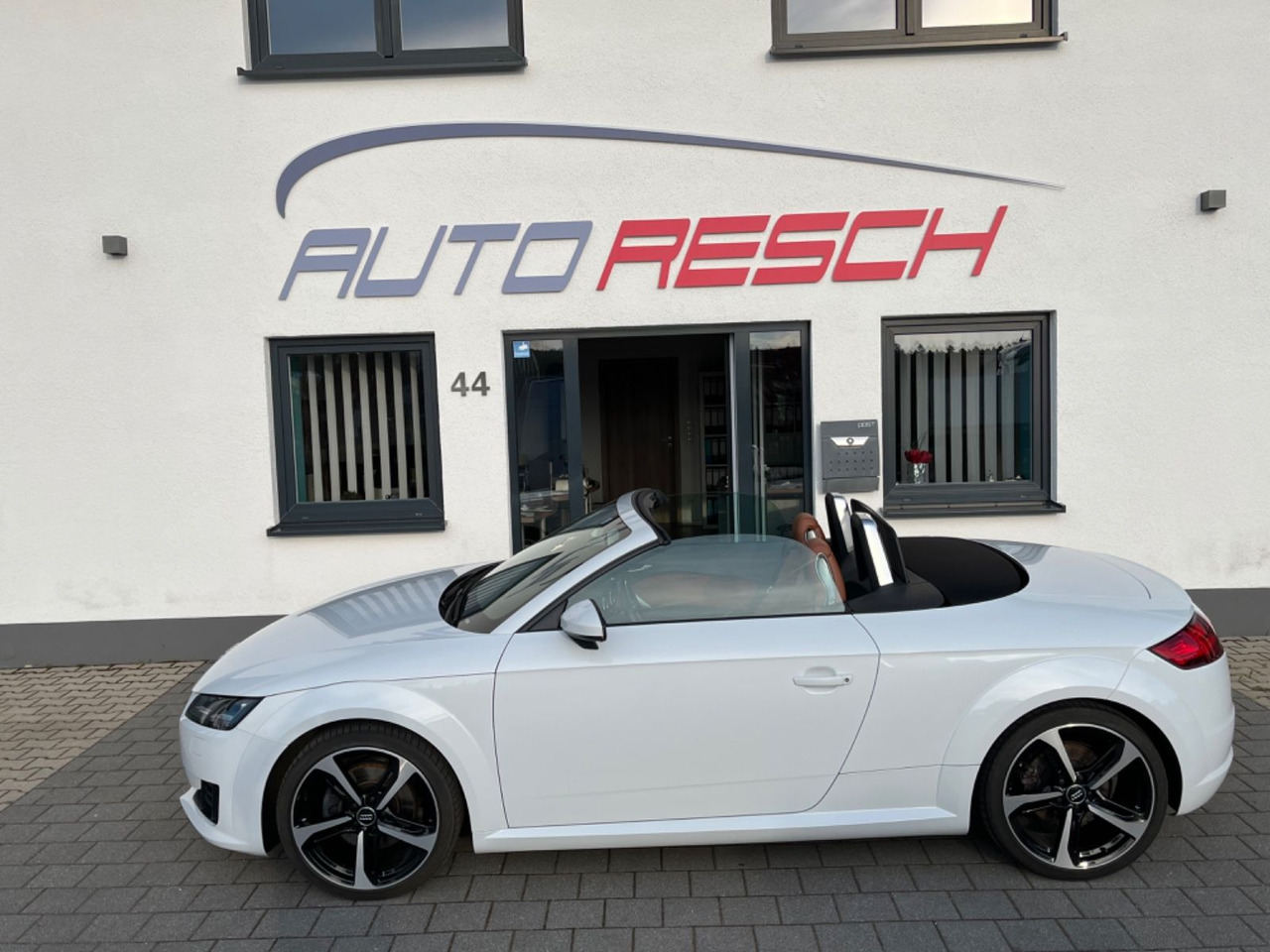 Audi TT Roadster 2.0 TFSI quattro - מכונית: תמונה 5 Audi TT Roadster 2.0 TFSI quattro - מכונית: תמונה 5