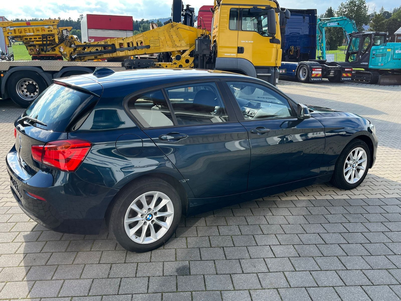BMW 118 Baureihe 1 Lim. 5-trg. 118 d - סדאן: תמונה 5 BMW 118 Baureihe 1 Lim. 5-trg. 118 d - סדאן: תמונה 5