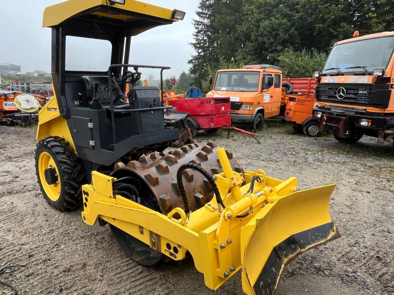 BOMAG Walzenzug BW 124 PDH-4 Planierschild 100 Bstd. - מדחס: תמונה 1 BOMAG Walzenzug BW 124 PDH-4 Planierschild 100 Bstd. - מדחס: תמונה 1