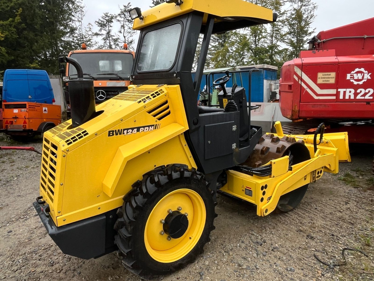 BOMAG Walzenzug BW 124 PDH-4 Planierschild 100 Bstd. - מדחס: תמונה 3 BOMAG Walzenzug BW 124 PDH-4 Planierschild 100 Bstd. - מדחס: תמונה 3