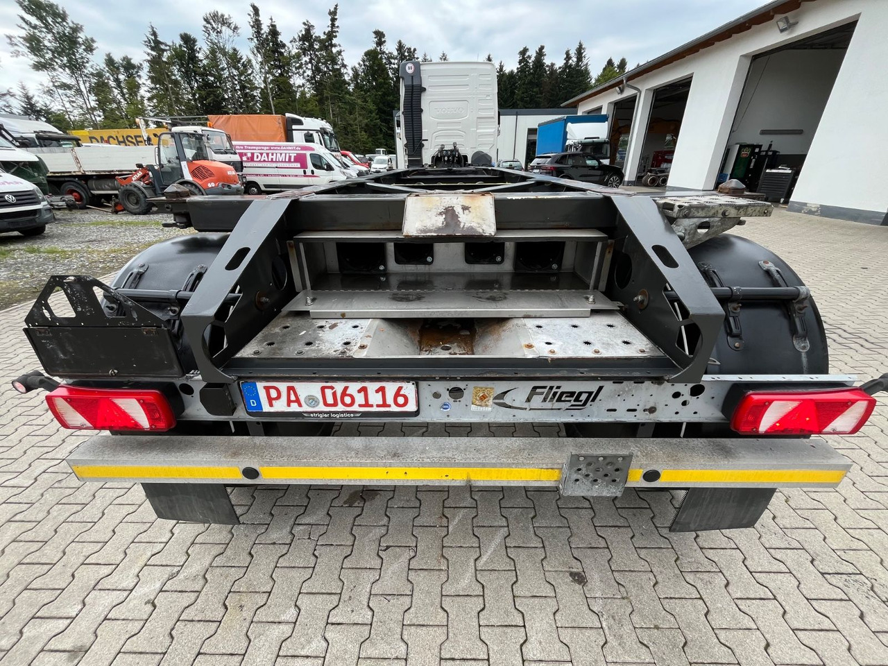 Fliegl Tank Container Chassis 20ft ADR - סמיטריילר מוביל מכולות/ החלפת גוף: תמונה 4 Fliegl Tank Container Chassis 20ft ADR - סמיטריילר מוביל מכולות/ החלפת גוף: תמונה 4