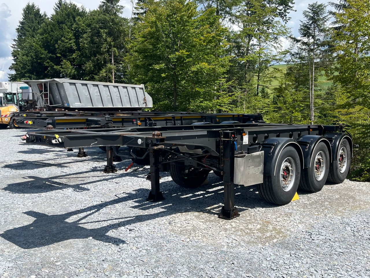 Fliegl Tank Container Chassis 20ft ADR - סמיטריילר מוביל מכולות/ החלפת גוף: תמונה 1 Fliegl Tank Container Chassis 20ft ADR - סמיטריילר מוביל מכולות/ החלפת גוף: תמונה 1