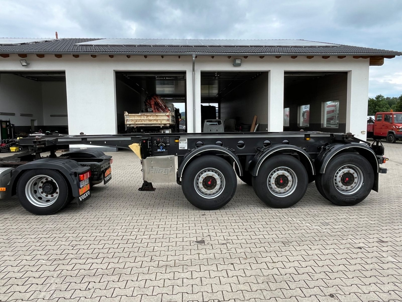 Fliegl Tank Container Chassis 20ft ADR - סמיטריילר מוביל מכולות/ החלפת גוף: תמונה 2 Fliegl Tank Container Chassis 20ft ADR - סמיטריילר מוביל מכולות/ החלפת גוף: תמונה 2