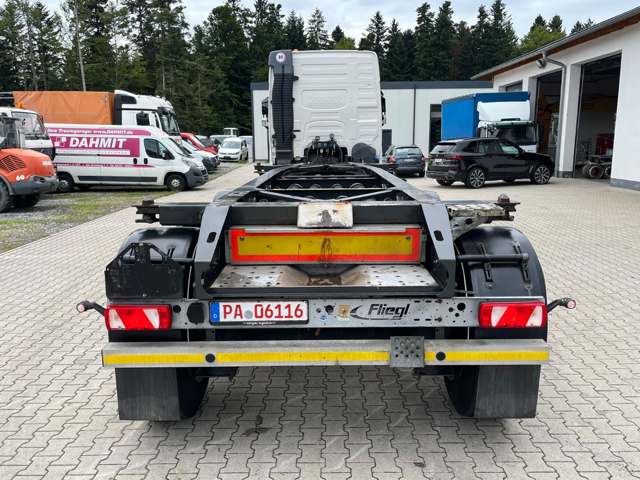 Fliegl Tank Container Chassis 20ft ADR - סמיטריילר מוביל מכולות/ החלפת גוף: תמונה 3 Fliegl Tank Container Chassis 20ft ADR - סמיטריילר מוביל מכולות/ החלפת גוף: תמונה 3