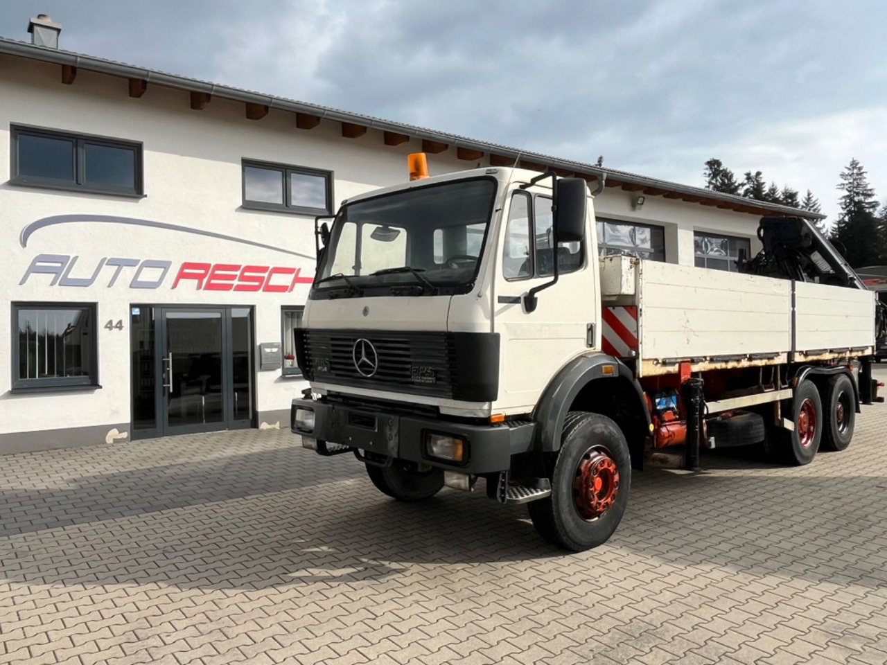 Mercedes-Benz SK 2635 6x4 V8 Pritsche mit HIAB 300-4 - משאית צד נופל/ שטוחה, משאית מנוף: תמונה 2 Mercedes-Benz SK 2635 6x4 V8 Pritsche mit HIAB 300-4 - משאית צד נופל/ שטוחה, משאית מנוף: תמונה 2