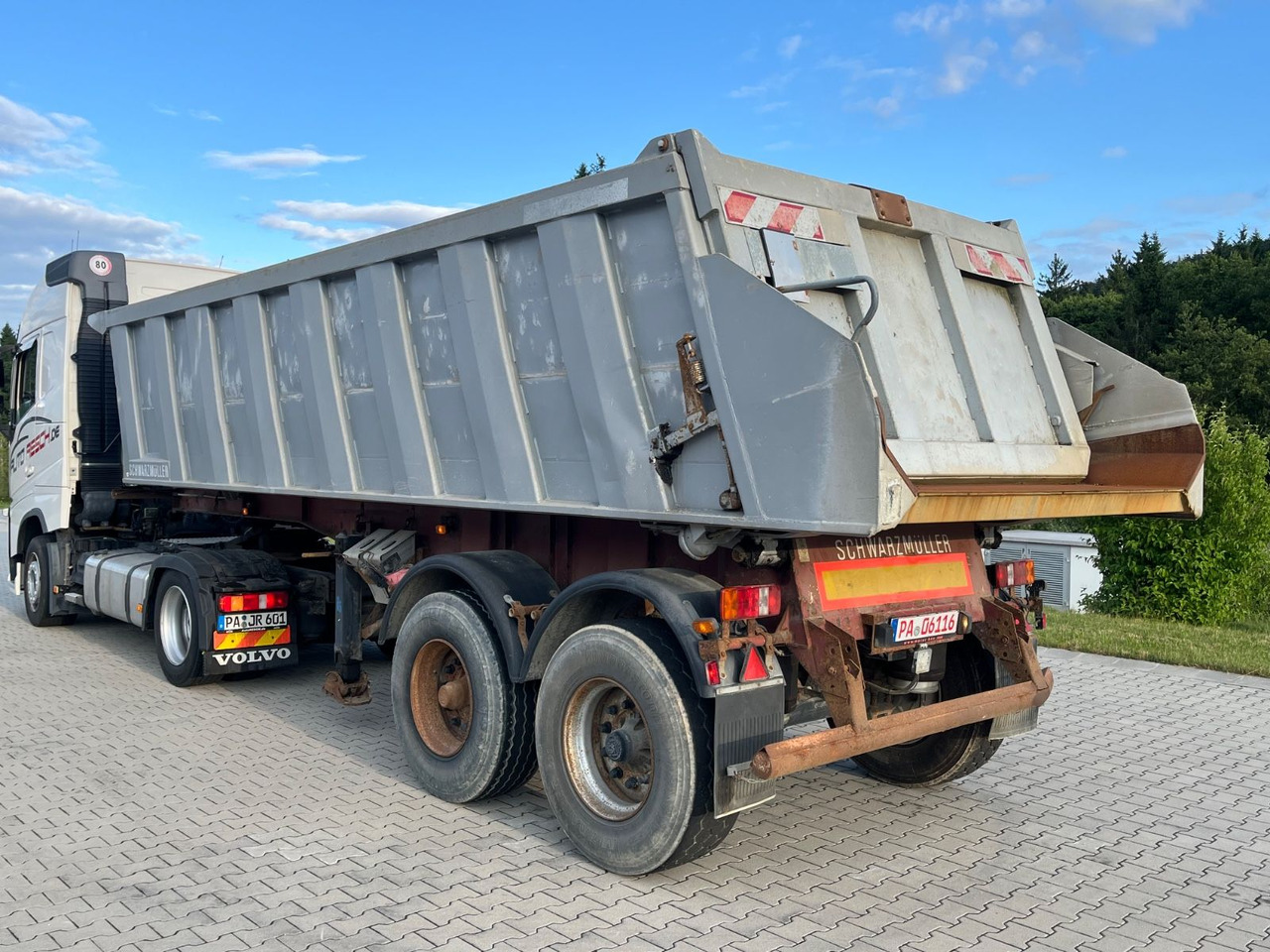 Schwarzmüller 2 Achs Alu Kippmulde Trommelbremse - סמיטריילר עם מזהיר: תמונה 4 Schwarzmüller 2 Achs Alu Kippmulde Trommelbremse - סמיטריילר עם מזהיר: תמונה 4