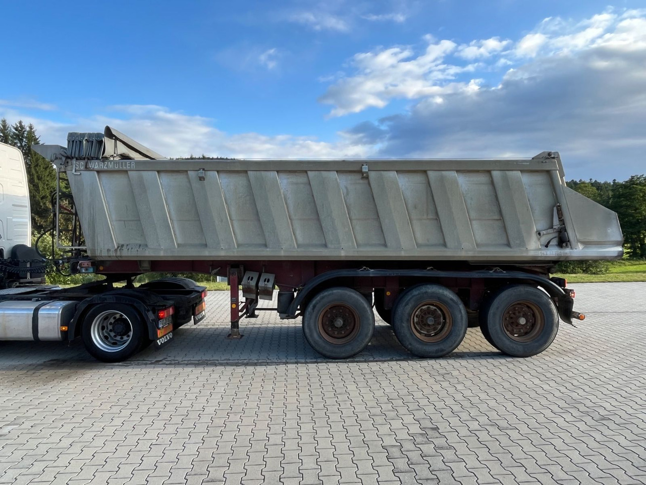 Schwarzmüller 3 Achs Alu Kippmulde Trommelbremse - סמיטריילר עם מזהיר: תמונה 4 Schwarzmüller 3 Achs Alu Kippmulde Trommelbremse - סמיטריילר עם מזהיר: תמונה 4