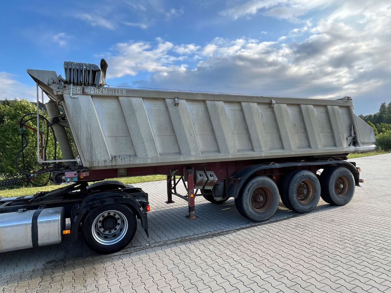 Schwarzmüller 3 Achs Alu Kippmulde Trommelbremse - סמיטריילר עם מזהיר: תמונה 5 Schwarzmüller 3 Achs Alu Kippmulde Trommelbremse - סמיטריילר עם מזהיר: תמונה 5