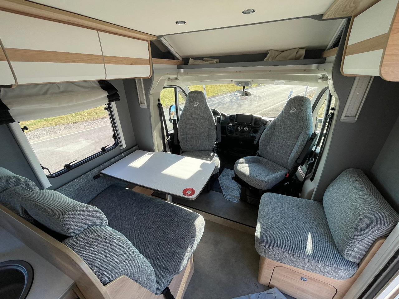 רכב ממונע חצי-משולב Dethleffs Just T 7052 EB mit Hubbett,Fiat: תמונה 10