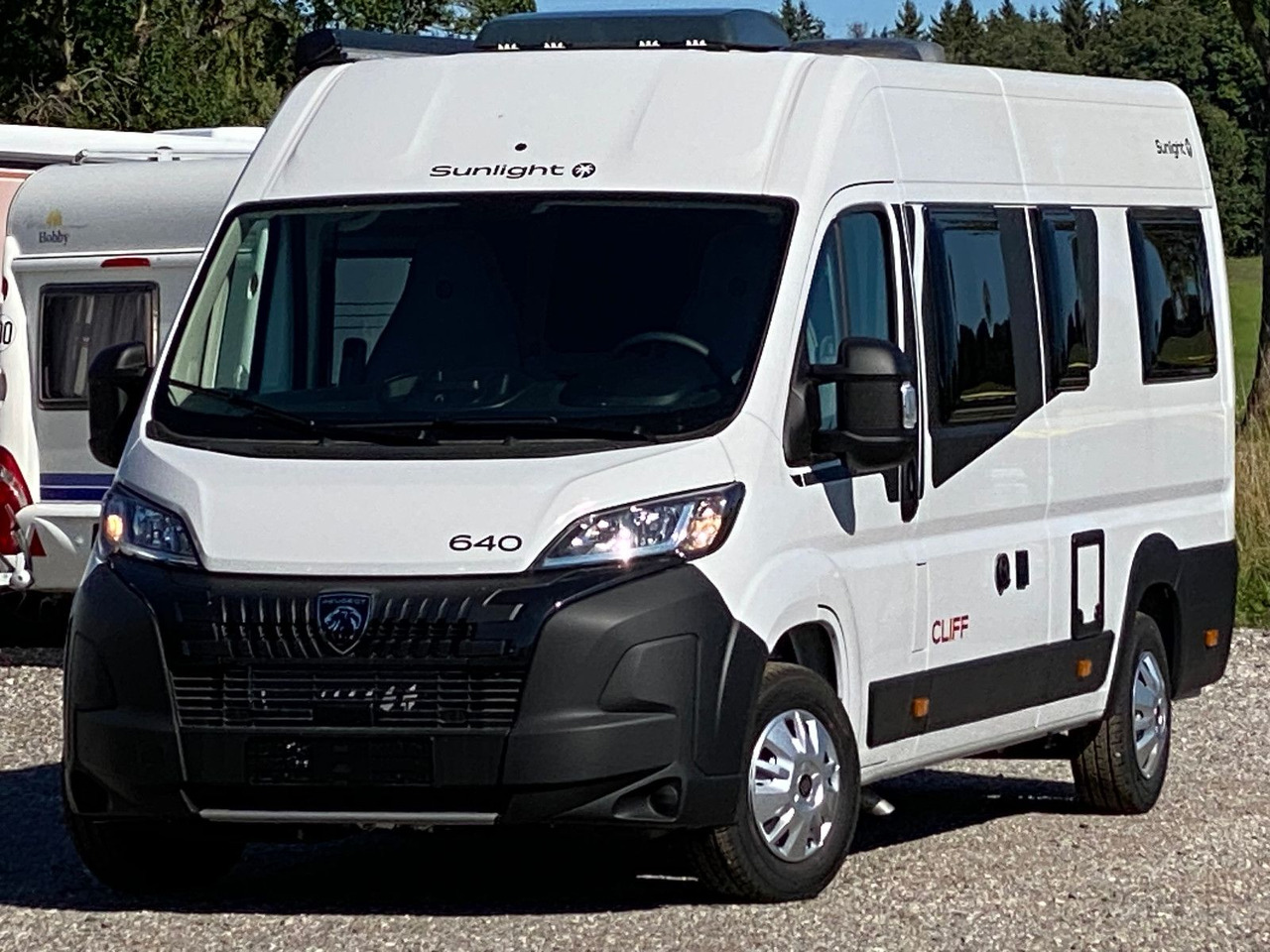 Sunlight Cliff 640 mit Längsbetten,Modell 25 - מוטורהום: תמונה 3 Sunlight Cliff 640 mit Längsbetten,Modell 25 - מוטורהום: תמונה 3