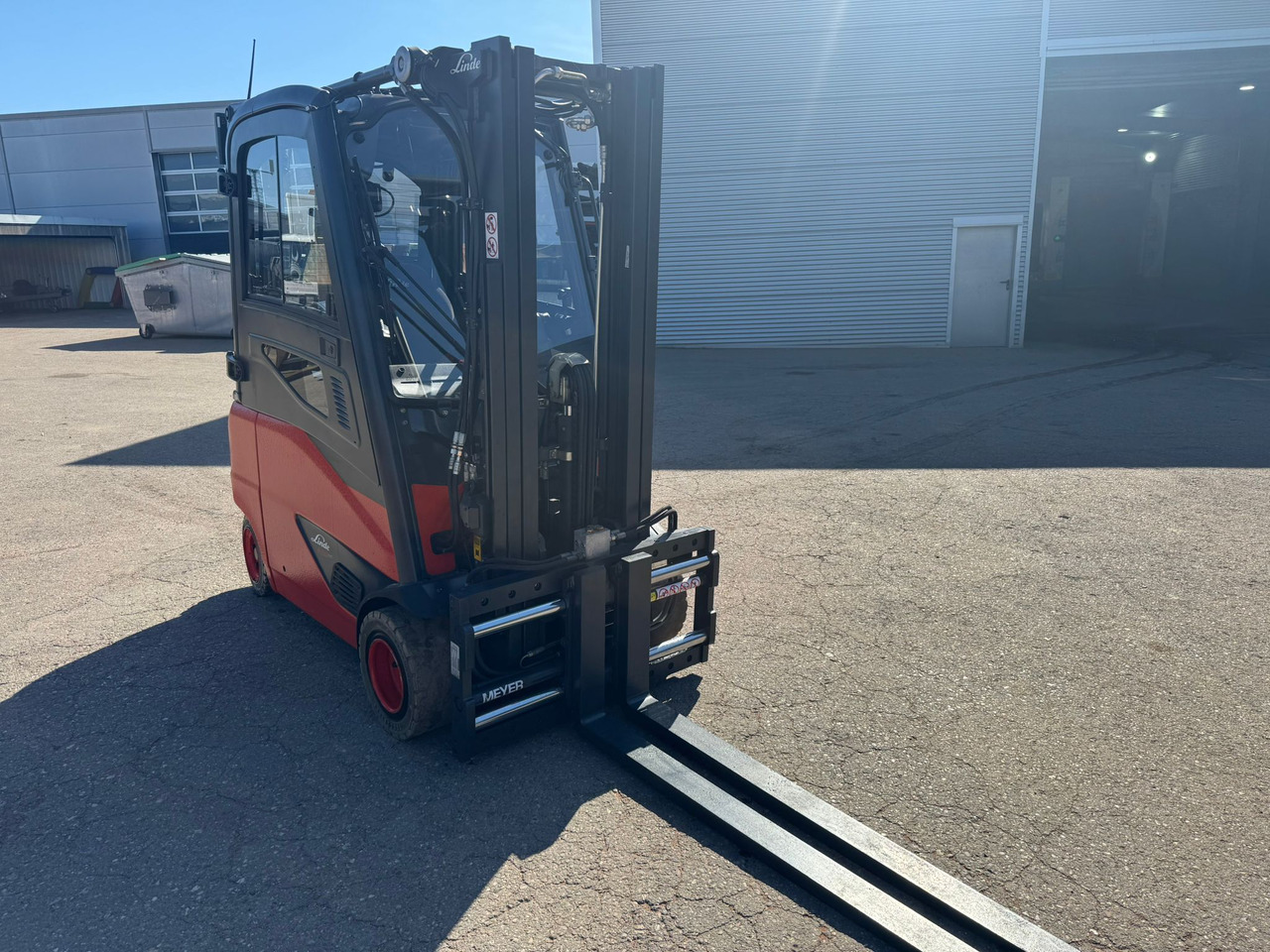 LINDE E20PHL-02 Elektro Triplex Kabine Heizung integriertes Ladegerät - מלגזה חשמלית: תמונה 2 LINDE E20PHL-02 Elektro Triplex Kabine Heizung integriertes Ladegerät - מלגזה חשמלית: תמונה 2