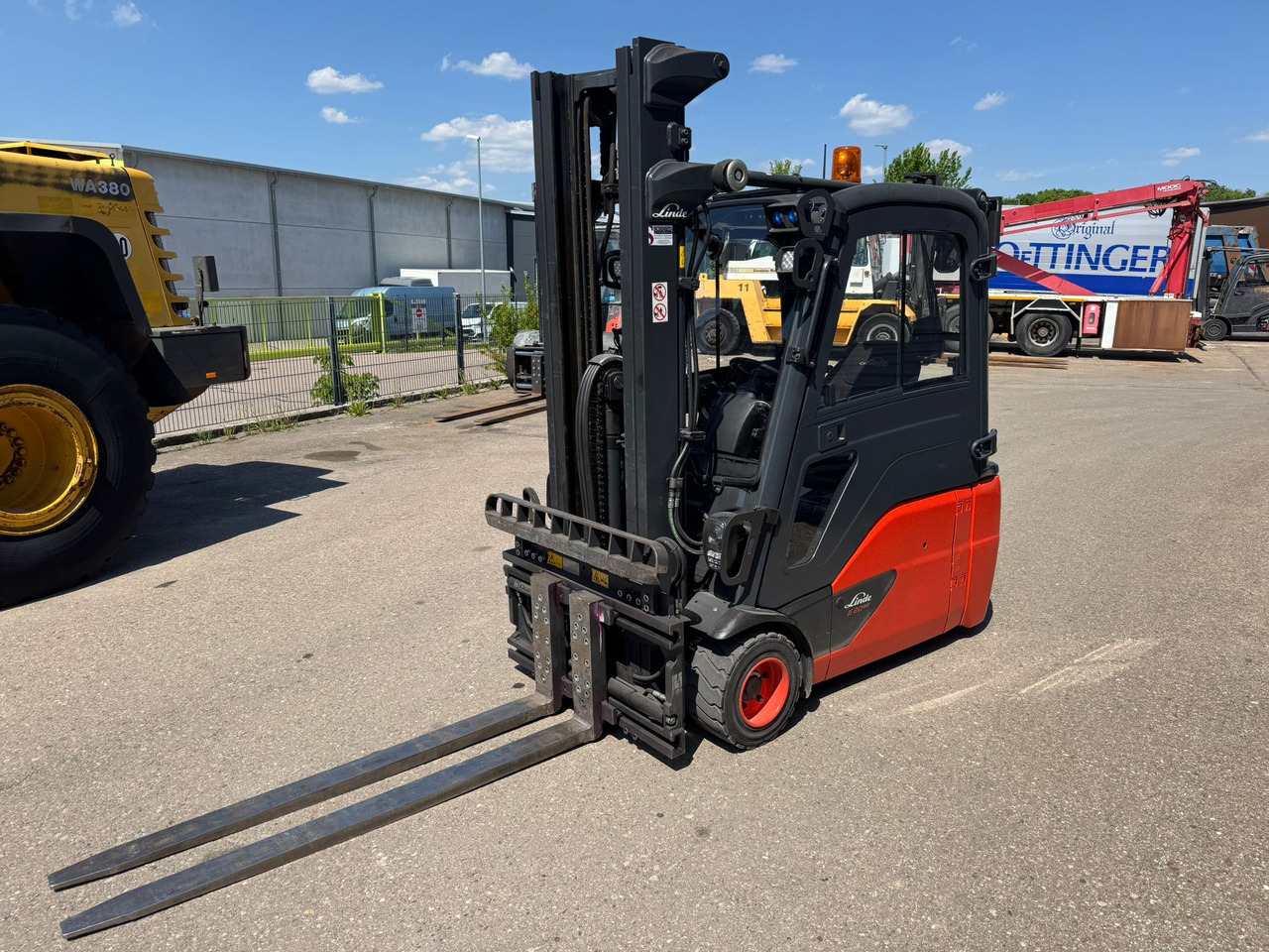 Linde E20L-02 Triplex Elektro Zinkenverstellgerät - מלגזה חשמלית: תמונה 1 Linde E20L-02 Triplex Elektro Zinkenverstellgerät - מלגזה חשמלית: תמונה 1