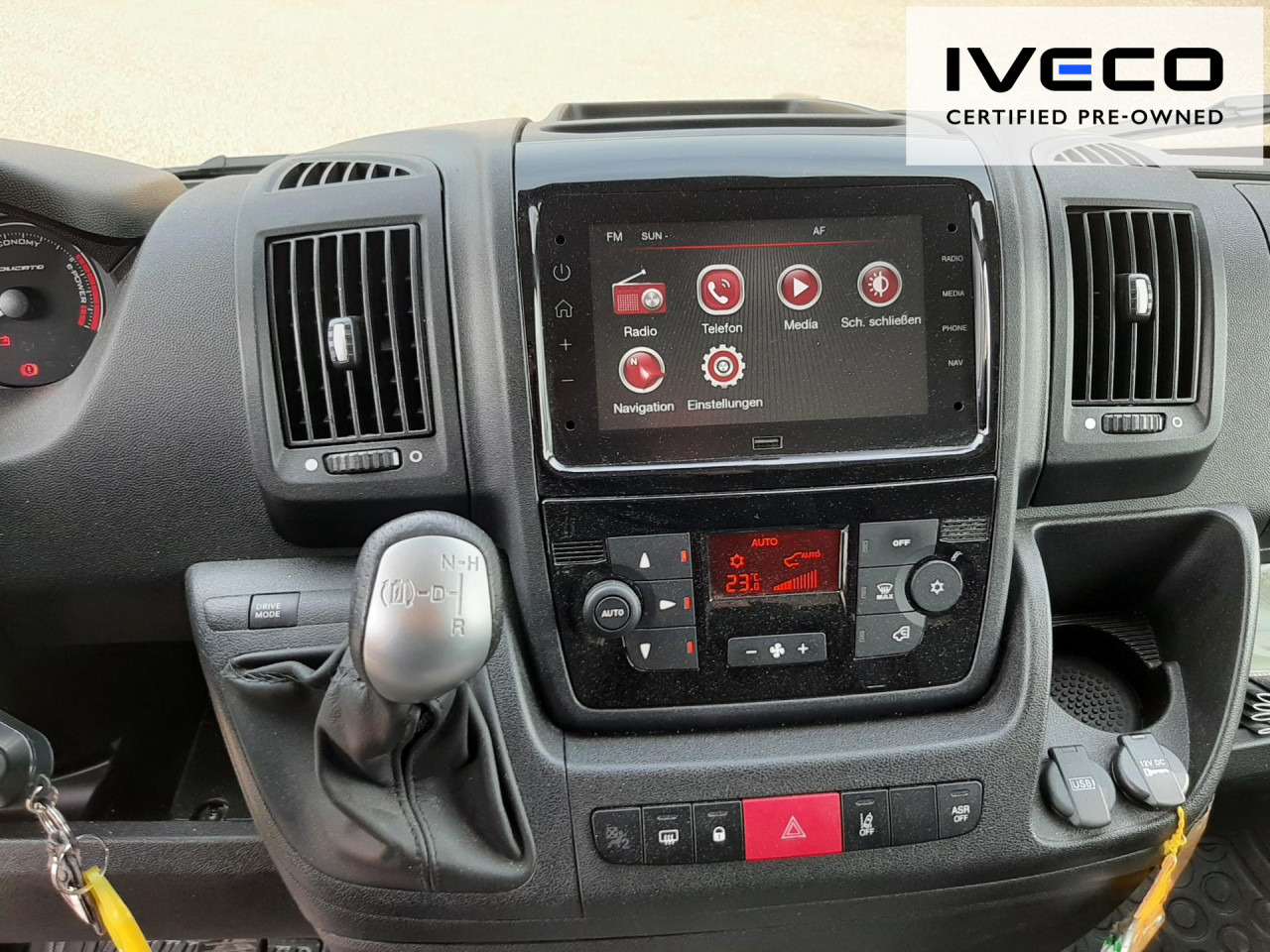 FIAT e-Ducato L2H2 teilverglast (47-kWh) - כלי רכב מסחרי עם לוח, כלי רכב מסחרי חשמלי: תמונה 5 FIAT e-Ducato L2H2 teilverglast (47-kWh) - כלי רכב מסחרי עם לוח, כלי רכב מסחרי חשמלי: תמונה 5