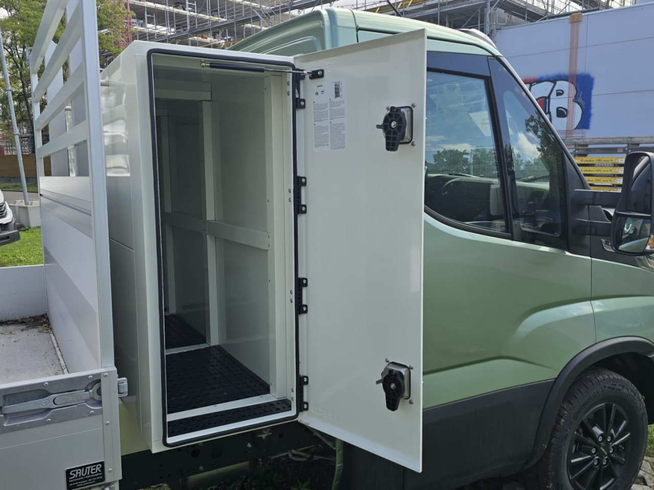 IVECO 35S18HA8 Pritsche (TOP Ausstattung) - כלי רכב מסחרי במיטה שטוחה: תמונה 4 IVECO 35S18HA8 Pritsche (TOP Ausstattung) - כלי רכב מסחרי במיטה שטוחה: תמונה 4