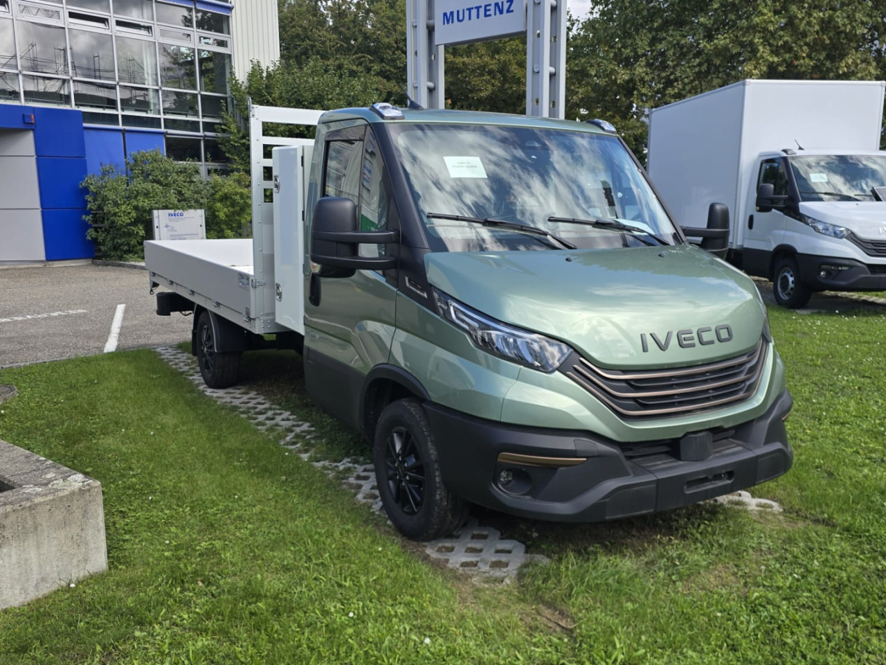 IVECO 35S18HA8 Pritsche (TOP Ausstattung) - כלי רכב מסחרי במיטה שטוחה: תמונה 2 IVECO 35S18HA8 Pritsche (TOP Ausstattung) - כלי רכב מסחרי במיטה שטוחה: תמונה 2