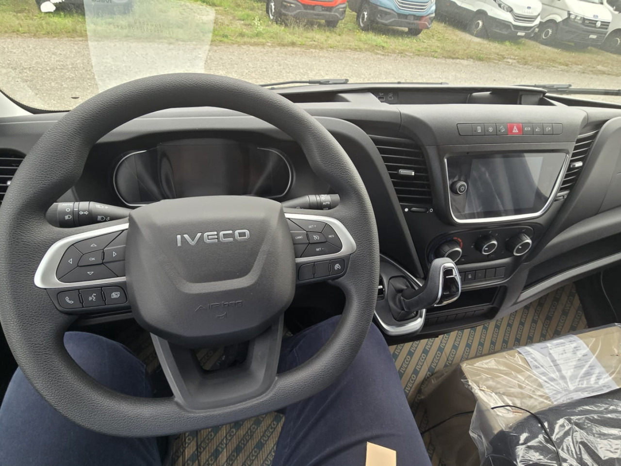 IVECO DAILY 35S14HA8 V -Tageseinlösung- - כלי רכב מסחרי עם לוח: תמונה 2 IVECO DAILY 35S14HA8 V -Tageseinlösung- - כלי רכב מסחרי עם לוח: תמונה 2