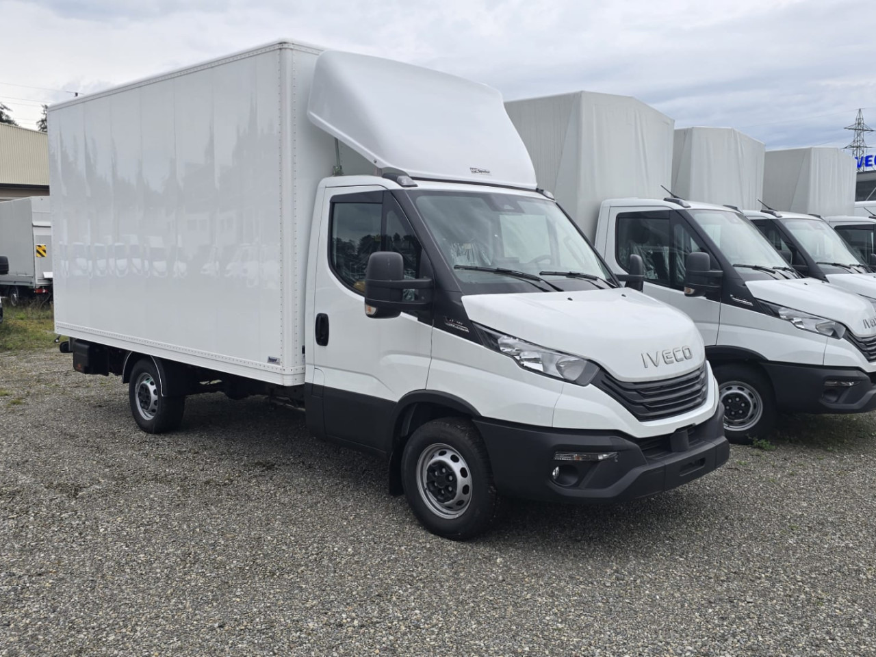 IVECO DAILY 35S18HA8 Koffer/Ladebordwand - משאית עם שלדת תא: תמונה 1 IVECO DAILY 35S18HA8 Koffer/Ladebordwand - משאית עם שלדת תא: תמונה 1
