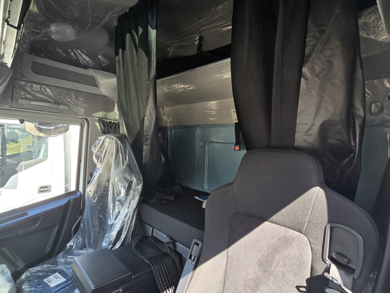 IVECO Eurocargo ML160E28/FP Koffer mit Ladebordwand - משאית תיבה: תמונה 4 IVECO Eurocargo ML160E28/FP Koffer mit Ladebordwand - משאית תיבה: תמונה 4