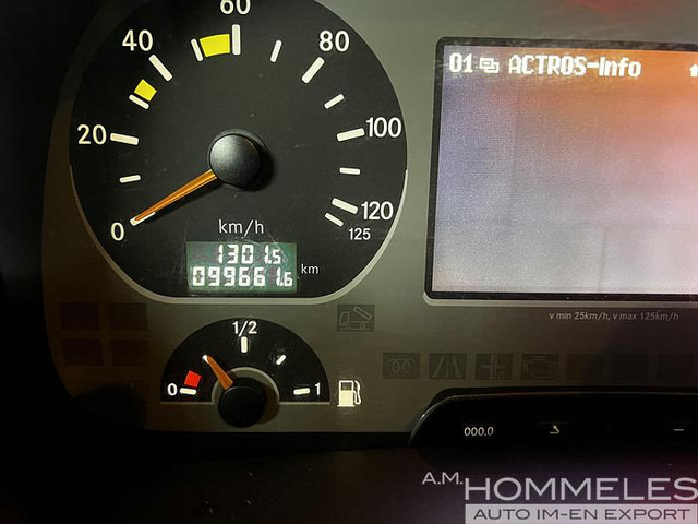 Bucher Municipal STKF 9500 4X4 - מטאטא כבישים: תמונה 2 Bucher Municipal STKF 9500 4X4 - מטאטא כבישים: תמונה 2