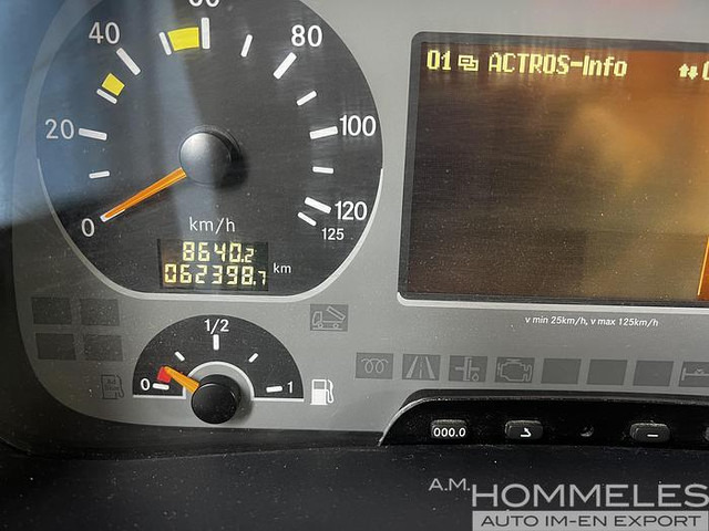 Bucher Municipal STKF 9500 4X4 - מטאטא כבישים: תמונה 2 Bucher Municipal STKF 9500 4X4 - מטאטא כבישים: תמונה 2