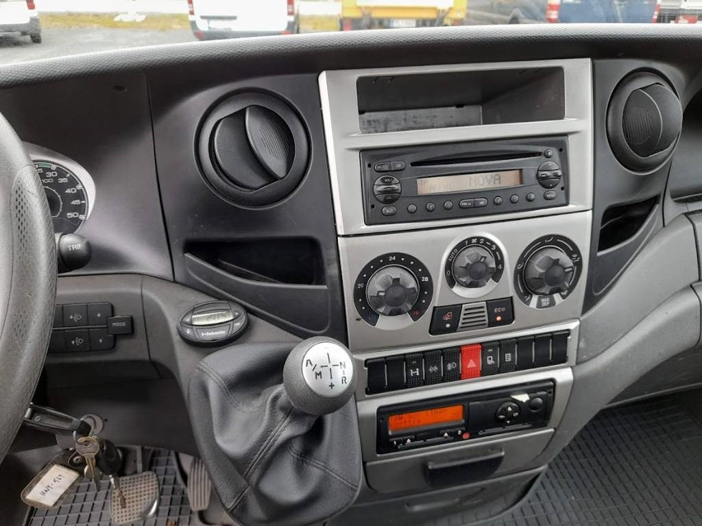 כלי רכב מסחרי במיטה שטוחה Iveco Daily 40 C18 automat: תמונה 8 כלי רכב מסחרי במיטה שטוחה Iveco Daily 40 C18 automat: תמונה 8