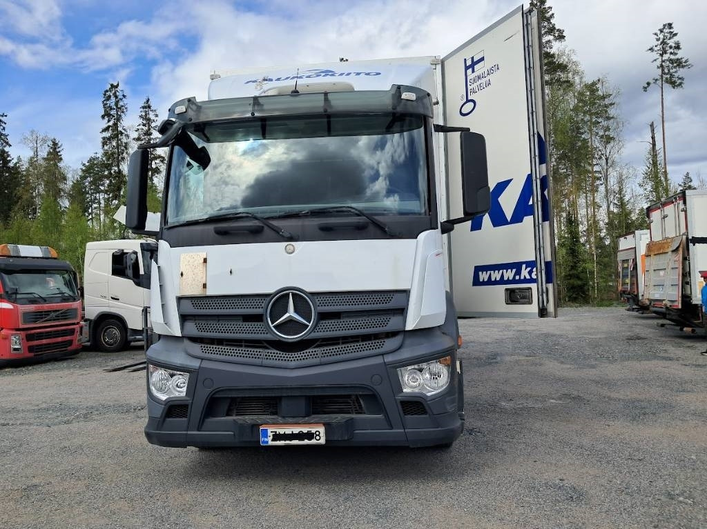 Mercedes-Benz Antos 1824L - משאית תיבה: תמונה 2 Mercedes-Benz Antos 1824L - משאית תיבה: תמונה 2