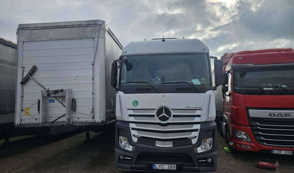 Mercedes-Benz 1845 - יחידת טרקטור: תמונה 3 Mercedes-Benz 1845 - יחידת טרקטור: תמונה 3