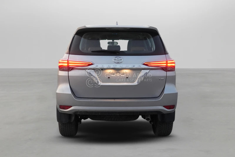 Toyota Fortuner  4x4 - SUV: תמונה 5 Toyota Fortuner  4x4 - SUV: תמונה 5