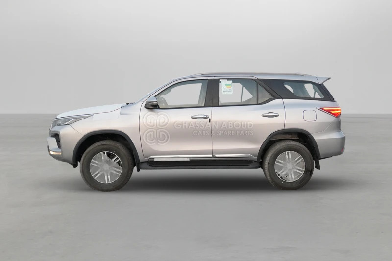 Toyota Fortuner  4x4 - SUV: תמונה 3 Toyota Fortuner  4x4 - SUV: תמונה 3